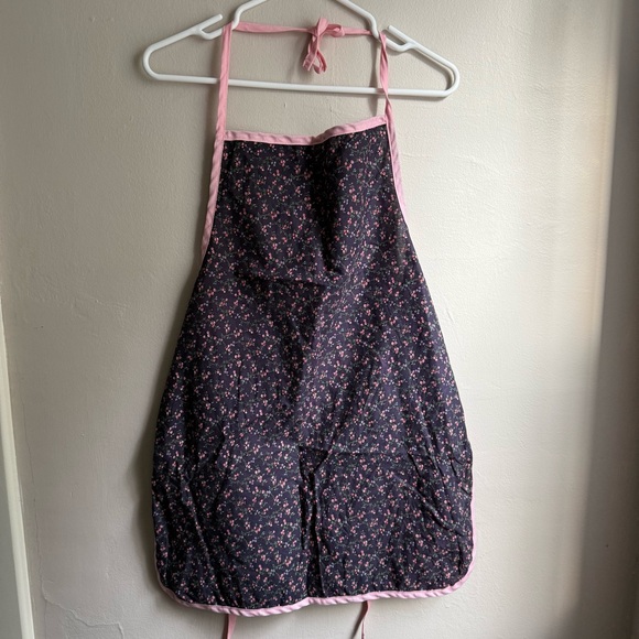Other - Sweet little vintage Cottagecore Apron Navy blue with flowers & Pink Trim.
